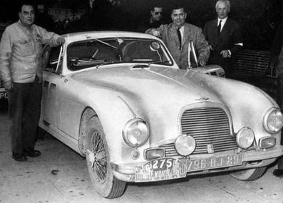 André Aury - Y.Giraud-Cabantous
16º Rallye Automobile de Monte-Carlo 1956. Aston Martin DB Mk 2/4 197º.

Del 16 al 23 de Enero, Monaco.
Superficie: asfalto - nieve.

El Rally tenia un total de 4800 km de los que 420 km divididos en 18 tramos eran especiales, (2 ellas fueron canceladas SS10 Col de la Porte de 18.25 Km y SS11 La Cabanette de 18.25Km).

Tomaron la salida 278 equipos, finalizaron 51.@
Palabras clave: Aston_Martin;Montecarlo;1956;Personajes