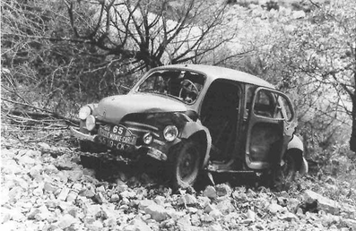 Marcel Rousson - François Fernandez
26º Rallye Automobile Monte-Carlo 1956. Renault 4cv. Abandonó.
Foto: estado en que quedó el Renault.

Del 16 al 23 de Enero, Monaco.
Superficie: asfalto - nieve.

El Rally tenia un total de 4800 km de los que 420 km divididos en 18 tramos eran especiales, (2 ellas fueron canceladas SS10 Col de la Porte de 18.25 Km y SS11 La Cabanette de 18.25Km).

Tomaron la salida 278 equipos, finalizaron 51.@
Palabras clave: Renault;Montecarlo;1956;Crash