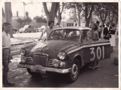 Mary Handley-Page - Lola Grounds
19º Critérium International de la Montagne - Coupe des Alpes 1958. Austin Healey Sprite (VRW 471). Clasificado 16º.

Del 7 al 12 de Julio, Marseille-Brescia-Les Gets-Marseille.
Superficie: asfalto - tierra.

Tomaton la salida 55 equipos, finalizaron 25.@
Palabras clave: Austin;Alpes;1958