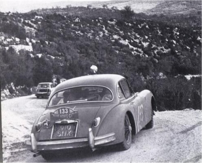 John Bowdage - Mle Pat Ozanne
28º Rallye Automobile de Monte-Carlo 1959. Jaguar. Abandonó.

Del 19 al 25 de Enero, Monaco.
Superficie: asfalto - nieve.

El Rally tenía un total de 3486.00 km incluyendo tramos de enlace.
Desconocemos de cuantos kilómetros cronometrados constaba la prueba.

Se inscribieron 345 equipos, tomaron la salida 322, finalizaron 186.@
Palabras clave: Jaguar;Montecarlo;1959