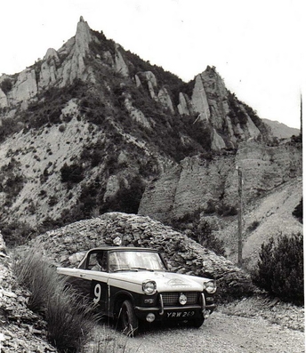 Tiny Lewis - Tony Nash
21º Coupe des Alpes 1960. Triumph Herald. Abandonó, desconocemos el motivo.

Del 26 al 30 de Junio, Marseille - Bormio - Chamonix - Cannes.

Desconocemos de cuantos kilómetros constaba la prueba.

Tomaron la salida 64 equipos, finalizaron 39.@
Palabras clave: Triumph;Alpes;1960