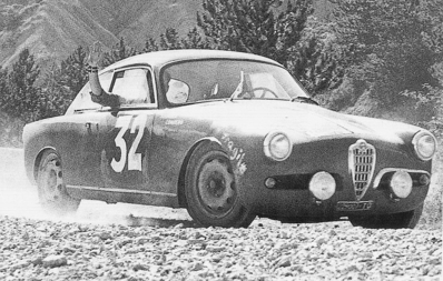 Jean Rolland - Gaby Augias
21º Coupe des Alpes 1960. Alfa Romeo Giulietta. Abandonó, desconocemos el motivo.

Del 26 al 30 de Junio, Marseille - Bormio - Chamonix - Cannes.

Desconocemos de cuantos kilómetros constaba la prueba.

Tomaron la salida 64 equipos, finalizaron 39.@
Palabras clave: Alfa_Romeo;Alpes;1960