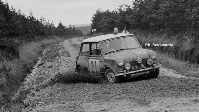 Paddy Hopkirk - Henry Liddon
12º RAC International Rally of Great Britain 1963. Austin Mini Cooper S (8 EMO). Clasificado 4º.

Del 11 al 16. 11 de Noviembre, Blackpool - Bournemouth.
Superficie: asfalto - tierra.

Tomaron la salida 169 equipos, finalizaron 91.@
Palabras clave: Mini;Gran_Bretaña;1963