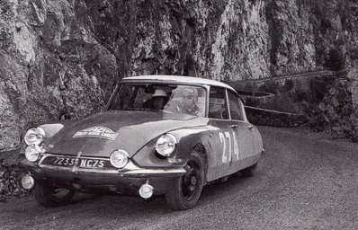 Roger de Lageneste - Carl du Genestoux
32º Rallye Automobile de Monte-Carlo 1963. Citröen DS19. Clasificado 7º.

Del 20 al 24 de Enero, Monte-Carlo.
Superficie: asfalto - nieve.

Tomaron la salida 296 equipos, finalizaron 96.@
Palabras clave: Citroen;Montecarlo;1963