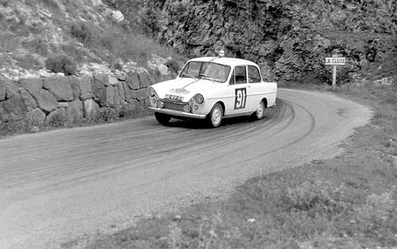 Rob Slotemaker - Frits Honhof
24º Coupe des Alpes 1963. DAF 44 (MR-89-94). Clasificado 24º.

Del 20 al 25 de Junio, Marseille - Chamonix - Milan - Marseille.
Superficie: asfalto.

Tomaron la salida 79 equipos, finalizaron 24.@
Palabras clave: DAF;Alpes;1963