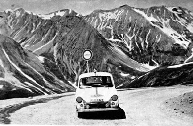 Rob Slotemaker - Frits Honhof
24º Coupe des Alpes 1963. DAF 44 (MR-89-94). Clasificado 24º.

Del 20 al 25 de Junio, Marseille - Chamonix - Milan - Marseille.
Superficie: asfalto.

Tomaron la salida 79 equipos, finalizaron 24.@
Palabras clave: DAF;Alpes;1963