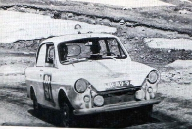 Rob Slotemaker - Frits Honhof
24º Coupe des Alpes 1963. DAF 44 (MR-89-94). Clasificado 24º.

Del 20 al 25 de Junio, Marseille - Chamonix - Milan - Marseille.
Superficie: asfalto.

Tomaron la salida 79 equipos, finalizaron 24.@
Palabras clave: DAF;Alpes;1963