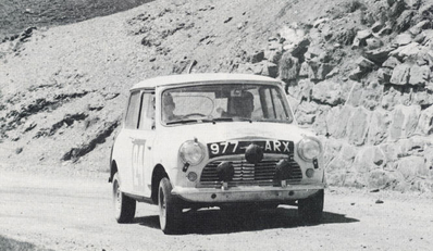 John Sprinzel - Willy Cave
24º Coupe des Alpes 1963. Mini Cooper (977 ARX). Abandonó por accidente.

Del 20 al 25 de Junio, Marseille - Chamonix - Milan - Marseille.
Superficie: asfalto.

Tomaron la salida 79 equipos, finalizaron 24.@
Palabras clave: Mini;Alpes;1963