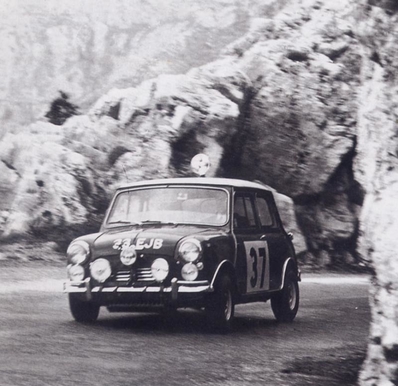 Paddy Hopkirk - Henry Liddon
33º Rallye Automobile de Monte-Carlo 1964. BMC Mini Cooper S (33 EJB). Clasificado 1º.
Copiloto Henry Liddon.

Del 18 al 21 de Enero, Monte Carlo.
Superficie: asfalto - nieve.

Se inscribieron 306 equipos, tomaron la salida 299, finalizaron 163.@
Palabras clave: Mini;Montecarlo;1964
