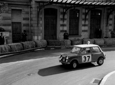 Paddy Hopkirk - Henry Liddon
33º Rallye Automobile de Monte-Carlo 1964. BMC Mini Cooper S (33 EJB). Clasificado 1º.
Copiloto Henry Liddon.

Del 18 al 21 de Enero, Monte Carlo.
Superficie: asfalto - nieve.

Se inscribieron 306 equipos, tomaron la salida 299, finalizaron 163.@
Palabras clave: Mini;Montecarlo;1964