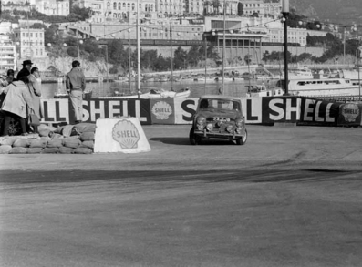 Paddy Hopkirk - Henry Liddon
33º Rallye Automobile de Monte-Carlo 1964. BMC Mini Cooper S (33 EJB). Clasificado 1º.
Copiloto Henry Liddon.

Del 18 al 21 de Enero, Monte Carlo.
Superficie: asfalto - nieve.

Se inscribieron 306 equipos, tomaron la salida 299, finalizaron 163.@
Palabras clave: Mini;Montecarlo;1964