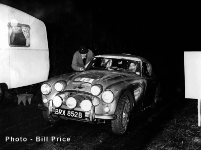 Timo Mäkinen - Don Barrow
13º RAC International Rally of Great Britain 1964. Austin Healey 3000 (BRX 852B). Clasificado 2º.

Del 8 al 12 de Diciembre, Londres (Kensington).
Superficie: tierra - asfalto.

El Rally tenia un total de 232.40 km cronometrados divididos en 60 tramos especiales (9 de ellos fueron cancelados SS6, SS7, SS8, SS53; SS54, SS55, SS58, SS59, SS60).

Tomaron la salida 158 equipos, finalizaron 89.
@
Palabras clave: Timo_Makinen;Austin;Healey;Gran_Bretaña;1964
