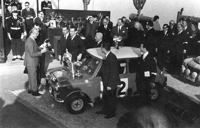 Timo Makinen - Patrick Vanson
33º Rallye Automobile de Monte-Carlo 1964. BMC Mini Cooper S (570 FMO). Clasificado 4º.

Del 18 al 21 de Enero, Monte Carlo.
Superficie: asfalto - nieve.

Se inscribieron 306 equipos, tomaron la salida 299, finalizaron 163.@
Palabras clave: Timo_Makinen;Mini;Cooper;Montecarlo;1964;Parque_Cerrado