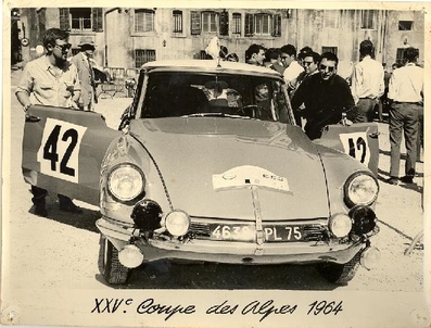 Lucien Bianchi - (Vic)
25º Coupe des Alpes 1964. Citröen DS 19. Abandonó por accidente.

Del 22 al 27 de Junio, Marseille - Grenoble - Monte-Carlo.
Superficie: asfalto.

La prueba constaba 10 tramos cronometrados.
Incluyendo tramos de enlace y cronometrados tenía un total de 3412.00 km.

Tomaron la salida 73 Equipos, finalizaron 25.@
Palabras clave: Citroen;Alpes;1964