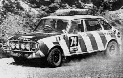 Rosemary Smith - Alice Watson - Ginette Derolland
Daily Mirror London-Mexico World Cup Rally 1970. Austin Maxi. Clasificada 10ª.

Del 19 de Abril al 27 de Mayo, Londres - Mexico.
Superficie: tierra - asfalto.

ITINERARIO:
Reino Unido, Francia, Alemania Occidental, Austria, Hungría, Yugoslavia, Bulgaria, regreso a Yugoslavia, Italia, Sur de Francia, España, Portugal.
REINICIO:
Brasil, Uruguay, Argentina, Chile, regreso a Argentina, Bolivia, Perú, Ecuador, Colombia, Panamá, Costa Rica, Nicaragua, Honduras, El Salvador, Guatemala y México.

La prueba constaba de 29 tramos especiales con un total de 25.750.00 km incluyendo los tramos de enlace.

Tomaron la salida 96 equipos, finalizaron 26.
@
Palabras clave: Rosemary_Smith;Londres-Mexico;Austin;1970;Mujeres;Womens