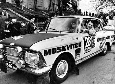 Leonti Potapchick - Edouard Bashenov - Youri Lesovski
Daily Mirror London-Mexico World Cup Rally 1970. Mokskvitch 412. Clasificado 12º.

Del 19 de Abril al 27 de Mayo, Londres - Mexico.
Superficie: tierra - asfalto.

ITINERARIO:
Reino Unido, Francia, Alemania Occidental, Austria, Hungría, Yugoslavia, Bulgaria, regreso a Yugoslavia, Italia, Sur de Francia, España, Portugal.
REINICIO:
Brasil, Uruguay, Argentina, Chile, regreso a Argentina, Bolivia, Perú, Ecuador, Colombia, Panamá, Costa Rica, Nicaragua, Honduras, El Salvador, Guatemala y México.

La prueba constaba de 29 tramos especiales con un total de 25.750.00 km incluyendo los tramos de enlace.

Tomaron la salida 96 equipos, finalizaron 26.
@
Palabras clave: ;Mokskvitch;1970