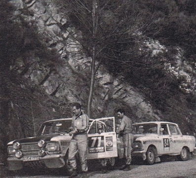 Gunnar Holm - Vladimir Boubnov - Kastatis Guirdauskas
Daily Mirror London-Mexico World Cup Rally 1970. Moskvich 412. Clasificado 17º.

El coche de detrás es el Moskvich 412 de Emmanuil Lifshits - Victor Schaveler, que no acabaron el Rally.

Del 19 de Abril al 27 de Mayo, Londres - Mexico.
Superficie: tierra - asfalto.

ITINERARIO:
Reino Unido, Francia, Alemania Occidental, Austria, Hungría, Yugoslavia, Bulgaria, regreso a Yugoslavia, Italia, Sur de Francia, España, Portugal.
REINICIO:
Brasil, Uruguay, Argentina, Chile, regreso a Argentina, Bolivia, Perú, Ecuador, Colombia, Panamá, Costa Rica, Nicaragua, Honduras, El Salvador, Guatemala y México.

La prueba constaba de 29 tramos especiales con un total de 25.750.00 km incluyendo los tramos de enlace.

Tomaron la salida 96 equipos, finalizaron 26.
@
Palabras clave: ;Vladimir_Boubnov;Londres-Mexico;Moskvich;1970