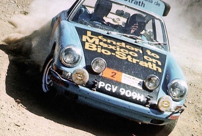 Terry Hunter - Geoff Mabbs
Daily Mirror London-Mexico World Cup Rally 1970. Porsche 911. Abandonó antes de llegar a Potosi.

Del 19 de Abril al 27 de Mayo, Londres - Mexico.
Superficie: tierra - asfalto.

ITINERARIO:
Reino Unido, Francia, Alemania Occidental, Austria, Hungría, Yugoslavia, Bulgaria, regreso a Yugoslavia, Italia, Sur de Francia, España, Portugal.
REINICIO:
Brasil, Uruguay, Argentina, Chile, regreso a Argentina, Bolivia, Perú, Ecuador, Colombia, Panamá, Costa Rica, Nicaragua, Honduras, El Salvador, Guatemala y México.

La prueba constaba de 29 tramos especiales con un total de 25.750.00 km incluyendo los tramos de enlace.

Tomaron la salida 96 equipos, finalizaron 26.
@
Palabras clave: ;Geoff_Mabbs;Londres-Mexico;Porsche;1970