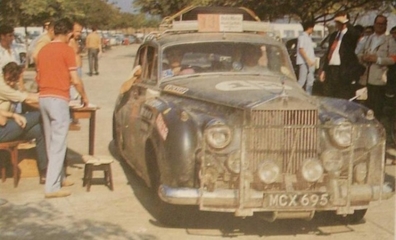 D.W.A.Martin - W.C.G.Martin - T.J.T.Martin
Daily Mirror London-Mexico World Cup Rally 1970. Rolls-Royce Silver Cloud. Abandonó por los bujes de la suspension, re-enganchandose al rally para ofrecer ayuda a quien la necesitara.

Del 19 de Abril al 27 de Mayo, Londres - Mexico.
Superficie: tierra - asfalto.

ITINERARIO:
Reino Unido, Francia, Alemania Occidental, Austria, Hungría, Yugoslavia, Bulgaria, regreso a Yugoslavia, Italia, Sur de Francia, España, Portugal.
REINICIO:
Brasil, Uruguay, Argentina, Chile, regreso a Argentina, Bolivia, Perú, Ecuador, Colombia, Panamá, Costa Rica, Nicaragua, Honduras, El Salvador, Guatemala y México.

La prueba constaba de 29 tramos especiales con un total de 25.750.00 km incluyendo los tramos de enlace.

Tomaron la salida 96 equipos, finalizaron 26.
@
Palabras clave: D.W.A.Martin;W.C.G.Martin;T.J.T.Martin;Londres-Mexico;Rolls-Royce;1970
