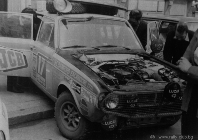 Peter Brown - John Bloxham - Robert McBurney
Daily Mirror London-Mexico World Cup Rally 1970. Hillman Minx GT. Abandonó, desconocemos el motivo.

Del 19 de Abril al 27 de Mayo, Londres - Mexico.
Superficie: tierra - asfalto.

ITINERARIO:
Reino Unido, Francia, Alemania Occidental, Austria, Hungría, Yugoslavia, Bulgaria, regreso a Yugoslavia, Italia, Sur de Francia, España, Portugal.
REINICIO:
Brasil, Uruguay, Argentina, Chile, regreso a Argentina, Bolivia, Perú, Ecuador, Colombia, Panamá, Costa Rica, Nicaragua, Honduras, El Salvador, Guatemala y México.

La prueba constaba de 29 tramos especiales con un total de 25.750.00 km incluyendo los tramos de enlace.

Tomaron la salida 96 equipos, finalizaron 26.
@
Palabras clave: Peter_Brown;John_Bloxham;Londres-Mexico;Hillman;1970