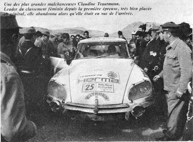 Claudine Trautmann-Bouchet - Colette Perrier
Daily Mirror London-Mexico World Cup Rally 1970. Citröen DS21.
Abandonaron en Costa Rica, pero se re-engancho para poder ayudar al equipo Citröen.

Del 19 de Abril al 27 de Mayo, Londres - Mexico.
Superficie: tierra - asfalto.

ITINERARIO:
Reino Unido, Francia, Alemania Occidental, Austria, Hungría, Yugoslavia, Bulgaria, regreso a Yugoslavia, Italia, Sur de Francia, España, Portugal.
REINICIO:
Brasil, Uruguay, Argentina, Chile, regreso a Argentina, Bolivia, Perú, Ecuador, Colombia, Panamá, Costa Rica, Nicaragua, Honduras, El Salvador, Guatemala y México.

La prueba constaba de 29 tramos especiales con un total de 25.750.00 km incluyendo los tramos de enlace.

Tomaron la salida 96 equipos, finalizaron 26.
@
Palabras clave: ;Londres-Mexico;Citroen;DS21;1970;Mujeres;Womens