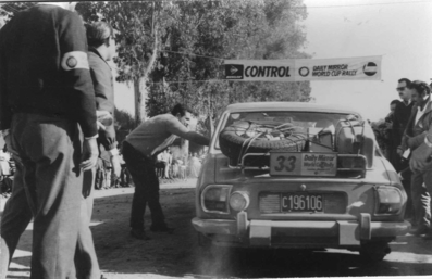 C.R. Zicavo - A.J. Specos - AA. Verna
Daily Mirror London-Mexico World Cup Rally 1970. Peugeot 504. Abandonó, desconocemos el motivo.

Del 19 de Abril al 27 de Mayo, Londres - Mexico.
Superficie: tierra - asfalto.

ITINERARIO:
Reino Unido, Francia, Alemania Occidental, Austria, Hungría, Yugoslavia, Bulgaria, regreso a Yugoslavia, Italia, Sur de Francia, España, Portugal.
REINICIO:
Brasil, Uruguay, Argentina, Chile, regreso a Argentina, Bolivia, Perú, Ecuador, Colombia, Panamá, Costa Rica, Nicaragua, Honduras, El Salvador, Guatemala y México.

La prueba constaba de 29 tramos especiales con un total de 25.750.00 km incluyendo los tramos de enlace.

Tomaron la salida 96 equipos, finalizaron 26.
@
Palabras clave: ;Londres-Mexico;Peugeot;1970