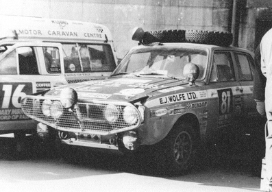 Daily Mirror London-Mexico World Cup Rally 1970
81# Hillman Hunter GT de Mike Tyrrell - Bernard Unett.
16# Ford Escort Elba Motor Caravan de James Gardner - Laurie Ritchie.
Ambos abandonaron, desconocemos el motivo.

Del 19 de Abril al 27 de Mayo, Londres - Mexico.
Superficie: tierra - asfalto.

ITINERARIO:
Reino Unido, Francia, Alemania Occidental, Austria, Hungría, Yugoslavia, Bulgaria, regreso a Yugoslavia, Italia, Sur de Francia, España, Portugal.
REINICIO:
Brasil, Uruguay, Argentina, Chile, regreso a Argentina, Bolivia, Perú, Ecuador, Colombia, Panamá, Costa Rica, Nicaragua, Honduras, El Salvador, Guatemala y México.

La prueba constaba de 29 tramos especiales con un total de 25.750.00 km incluyendo los tramos de enlace.

Tomaron la salida 96 equipos, finalizaron 26.
@
Palabras clave: Londres-Mexico;Hillman;Escort;1970