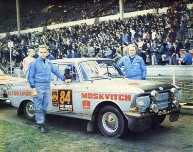 Emmanuil Lifshits - Victor Schaveler
Daily Mirror London-Mexico World Cup Rally 1970. Moskivitch 412. Abandonó, desconocemos el motivo.

Del 19 de Abril al 27 de Mayo, Londres - Mexico.
Superficie: tierra - asfalto.

ITINERARIO:
Reino Unido, Francia, Alemania Occidental, Austria, Hungría, Yugoslavia, Bulgaria, regreso a Yugoslavia, Italia, Sur de Francia, España, Portugal.
REINICIO:
Brasil, Uruguay, Argentina, Chile, regreso a Argentina, Bolivia, Perú, Ecuador, Colombia, Panamá, Costa Rica, Nicaragua, Honduras, El Salvador, Guatemala y México.

La prueba constaba de 29 tramos especiales con un total de 25.750.00 km incluyendo los tramos de enlace.

Tomaron la salida 96 equipos, finalizaron 26.
@
Palabras clave: ;Londres-Mexico;Moskivitch;1970