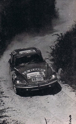 Rene Trautmann - Jean-Pierrie Hanrioud
Daily Mirror London-Mexico World Cup Rally 1970. Citröen DS21. Abandonó en Tacuarembo, por una salida de pista, Aunque pudo continuar, al final tuvo que abandonar.
La salida fue motivada por salir de un puente en curva muy fuerte.

Trautmann se quejaba desde el desembarque de Rio de Janeiro que el coche tenia problemas de suspension, los cuales no tenia cuando lo embarcó en Lisboa.

Anecdota:
Se dice que una vez habia abandonado, volvio a recorrer el tramo y se estrelló en el mismo sitio.

Del 19 de Abril al 27 de Mayo, Londres - Mexico.
Superficie: tierra - asfalto.

ITINERARIO:
Reino Unido, Francia, Alemania Occidental, Austria, Hungría, Yugoslavia, Bulgaria, regreso a Yugoslavia, Italia, Sur de Francia, España, Portugal.
REINICIO:
Brasil, Uruguay, Argentina, Chile, regreso a Argentina, Bolivia, Perú, Ecuador, Colombia, Panamá, Costa Rica, Nicaragua, Honduras, El Salvador, Guatemala y México.

La prueba constaba de 29 tramos especiales con un total de 25.750.00 km incluyendo los tramos de enlace.

Tomaron la salida 96 equipos, finalizaron 26.
@
Palabras clave: ;Londres-Mexico;Citroen;DS21;1970
