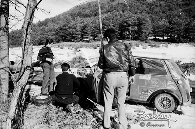 Estanislao Reverter - Antonio Freire
42º Rallye Automobile de Monte-Carlo 1973. BMC Mini 1275 GT (OR 23495).
Abandonaron junto con mas de 100 equipos en SS4 Burzet de 50.00 km.

El tramo de Le Burzet estaba cortado por el temporal y en vez de darles un recorrido alternativo, los eliminaron.
Prometieron devolver las inscripciones pero todaví­a estan esperando...

Del 19 al 26 de Enero, Monte-Carlo.
Superficie: asfalto - nieve - hielo.

El Rally tenia un total de 4800 km de los que 456.50 km divididos en 18 tramos eran especiales, (2 ellas fueron canceladas SS10 Col de la Porte de 18.25 Km y SS11 La Cabanette de 18.25Km).

Tomaron la salida 278 equipos, finalizaron 51.@
Palabras clave: Estanislao_Reverter;Montecarlo;Mini;Cooper;1973;Nieve