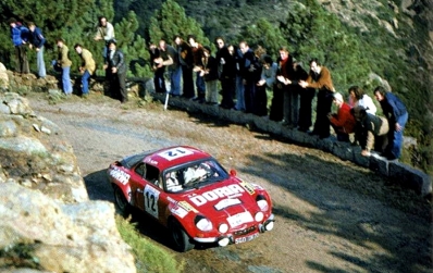 Jean-Pierre Manzagol - Jean-François Filippi
19º Tour de Corse 1975. Alpine-Renault A110 1800 (560 DK 20). Clasificado 4º.

Del 8 al 9 de Noviembre, Ajaccio, Córcega, Francia.
Superficie: asfalto.

El Rally tenia un total de 1340.00 km de los que 479.40 km divididos en 10 tramos eran especiales (3 de ellos fueron cancelados, SS3 Luri - Canari de 23.70 km, SS4 San Prieto - Pietra Moneta de 34.00 km y SS5 RF9 - N195 de 29.80 km).

Tomaron la salida 77 equipos, finalizaron 22.

En esta edición habí­an 2 tramos de mas de 100 Km:
SS1 Panelca - Ponte Leccia de 158 Km
SS8 Zonza - Abaccia de 120 Km.
@
Palabras clave: Alpine;Renault;Corcega;Corse;1975