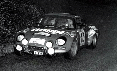 Jean-Pierre Manzagol - Jean-François Filippi
19º Tour de Corse 1975. Alpine-Renault A110 1800 (560 DK 20). Clasificado 4º.

Del 8 al 9 de Noviembre, Ajaccio, Córcega, Francia.
Superficie: asfalto.

El Rally tenia un total de 1340.00 km de los que 479.40 km divididos en 10 tramos eran especiales (3 de ellos fueron cancelados, SS3 Luri - Canari de 23.70 km, SS4 San Prieto - Pietra Moneta de 34.00 km y SS5 RF9 - N195 de 29.80 km).

Tomaron la salida 77 equipos, finalizaron 22.

En esta edición habí­an 2 tramos de mas de 100 Km:
SS1 Panelca - Ponte Leccia de 158 Km
SS8 Zonza - Abaccia de 120 Km.
@
Palabras clave: Alpine;Renault;Corcega;Corse;1975