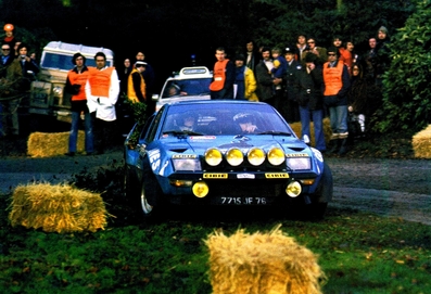 Jean Ragnotti - Jacques Jaubert
25º Lombard RAC Rally 1976. Alpine-Renault A310 (7715 JF 76). Abandonó por el diferencial del coche.
Ecurie Gitanes

Del 27 al 30 de Noviembre, Bath, Inglaterra.
Superficie: tierra.

El Rally tenia un total de 3248 km de los que 504 km divididos en 76 tramos eran especiales, (6 de ellos fueron cancelados, SS2 Speech House, km? SS34 Greystoke, km? SS37 cancelada antes del inicio, km? SS41 Egdon, km? y SS42 Anglebury, km?).

Tomaron la salida 200 equipos, finalizaron 71.@
Palabras clave: Renault;Alpine;RAC_Rally;Gran_Bretaña;1976