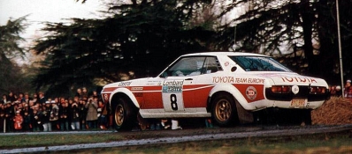 Hannu Mikkola - Arne Hertz
26º Lombard RAC Rally 1977. Toyota Celica RA21 (BYC-885). Clasificado 2º.

Del 20 al 24 de Noviembre, London, York, Inglaterra.
Superficie: tierra - asfalto.

El Rally tenia un total de 3069 km de los que 674.45 km divididos en 69 tramos eran especiales, (2 de ellas fueron canceladas SS54 Cardrona de 9,66 Km y SS56 Elibank de 6,44 Km).

Tomaron la salida 182 equipos, finalizaron 67.@
Palabras clave: ;Toyota;Celica;Gran_Bretaña;1977;RAC_Rally;Inglaterra