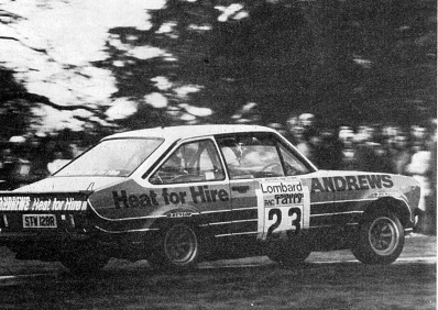Russell Brookes - John Brown
26º Lombard RAC Rally 1977. Ford Escort RS1800 MKII (STW 129R). Clasificado 3º.

Del 20 al 24 de Noviembre, London, York, Inglaterra.
Superficie: tierra - asfalto.

El Rally tenia un total de 3069 km de los que 674.45 km divididos en 69 tramos eran especiales, (2 de ellas fueron canceladas SS54 Cardrona de 9,66 Km y SS56 Elibank de 6,44 Km).

Tomaron la salida 182 equipos, finalizaron 67.@
Palabras clave: ;Ford;Escort;MKII;MKII;Gran_Bretaña;RAC_Rally;1977;Inglaterra