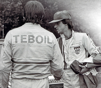 Henri Toivonen
27º Jyväskylän Suurajot - Rally of the 1000 Lakes 1977. Chrysler Avenger (UHX-510).
Copiloto Antero Lindqvist

Clasificado 5º por detrás de pilotos como Bjorn Waldegard 3º (Ford Escort RS 1800 MKII) a 16' 03" ó como de Timo Salonen 2º (Fiat 131 Abarth) a 21' 09".

Y por delante de pilotos que abandonaron por diferentes causas y/o problemas como Markku Alén, Pentti Airikkala, Stig Blomqvist, Hannu Mikkola, Ari Vatanen, Simo Lampinen, Timo Makinen, Per Eklund, Leo Kinnunen... Henri tenía 21 años.

Del 26 al 27 de Agosto, Jyväskylä, Finlandia.
Superficie: tierra.

El Rally tenia un total de 1484 km de los que 452.90 km divididos en 46 tramos eran especiales, (uno de ellos fue cancelado SS14 Vaarinmaja).

Se inscribieron 102 equipos, tomaron la salida 99, finalizaron 44.
@
Palabras clave: Henri_Toivonen;Chrysler;Avenger;Finlandia;1977;Personajes
