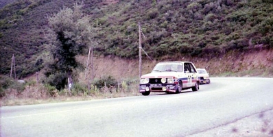 Jean-Claude Lefebvre - Jean Todt
21º Tour de Corse 1977. Peugeot 104 ZS (885 BHJ 75). Clasificado 10º.

Del 5 al 6 de Noviembre, Ajaccio, Córcega; Francia.
Superficie: asfalto.

El Rally tenia un total de 1350 km de los que 645.80 km divididos en 13 tramos eran especiales.

1ª ETAPA
SS1 Tavera - Bastelica 17.10 km
SS2 Coti - Chiavari 14.80 km
SS3 Acqua d'Oria - Stiliccione 16.50 km
SS4 Muratello - Orone 21.60 kM
SS5 Quenza - Prunelli 131.30 km
SS6 Kamiesh - Zonza 38.50 km
SS7 Olivese - Bains de Guitera 10.10 km
Total etapal 249.90 km

2ª ETAPA
SS8 Palneca - Ghisoni 34.70 km
SS9 St Antoine - Pont St Laurent 97.60 km
SS10 Ponte Nuovo - Teddia 97.40 km
SS11 Talasani - La Porta 24.90 km
SS12 Casta - Pietra Moneta 17.00 km
SS13 Calvi - Vico 124.30 km

Total etapal 395.90 km
Total evento 645.80 km

Se inscribieron 134 equipos, tomaron la salida 120, finalizaron 32.
@
Palabras clave: Jean_Todt;Peugeot;Corse;Corcega;1977