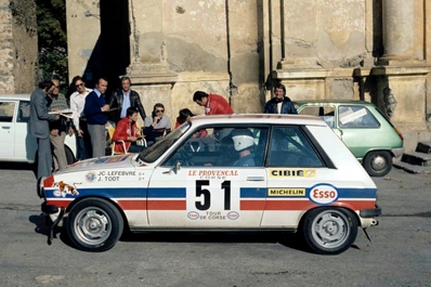 Jean-Claude Lefebvre - Jean Todt
21º Tour de Corse 1977. Peugeot 104 ZS (885 BHJ 75). Clasificado 10º.

Del 5 al 6 de Noviembre, Ajaccio, Córcega; Francia.
Superficie: asfalto.

El Rally tenia un total de 1350 km de los que 645.80 km divididos en 13 tramos eran especiales.

1ª ETAPA
SS1 Tavera - Bastelica 17.10 km
SS2 Coti - Chiavari 14.80 km
SS3 Acqua d'Oria - Stiliccione 16.50 km
SS4 Muratello - Orone 21.60 kM
SS5 Quenza - Prunelli 131.30 km
SS6 Kamiesh - Zonza 38.50 km
SS7 Olivese - Bains de Guitera 10.10 km
Total etapal 249.90 km

2ª ETAPA
SS8 Palneca - Ghisoni 34.70 km
SS9 St Antoine - Pont St Laurent 97.60 km
SS10 Ponte Nuovo - Teddia 97.40 km
SS11 Talasani - La Porta 24.90 km
SS12 Casta - Pietra Moneta 17.00 km
SS13 Calvi - Vico 124.30 km

Total etapal 395.90 km
Total evento 645.80 km

Se inscribieron 134 equipos, tomaron la salida 120, finalizaron 32.
@
Palabras clave: Jean_Todt;Peugeot;Corse;Corcega;1977