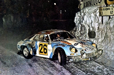 Franz Hummel - Jean-François Fauchille
45º Rallye Automobile de Monte-Carlo 1977. Alpine-Renault A110 1800 (6734 OM 74). Clasificado 44º.

Foto en el tramo de Le Moulinet - La Bollene Vesubie, a su paso saliendo ya, del Col du Turini.

A la derecha sobre el muro de nieve, la pancarta del 