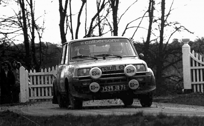 Jean Ragnotti - Jean-Marc Andrié
26º Lombard RAC Rally 1977. Renault 5 Alpine (2529 JR 76). Abandonó por el eje de transmisión en SS34 Dyfnant de 9.66 Km.

Del 20 al 24 de Noviembre, London, York, Inglaterra.
Superficie: tierra - asfalto.

El Rally tenia un total de 3069 km de los que 674.45 km divididos en 69 tramos eran especiales, (2 de ellas fueron canceladas SS54 Cardrona de 9,66 Km y SS56 Elibank de 6,44 Km).

Tomaron la salida 182 equipos, finalizaron 67.@
Palabras clave: ;Alpine;Renault;Gran_Bretaña;1977;RAC_Rally