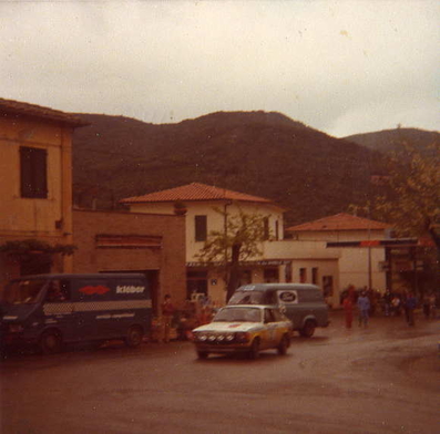 Federico Ormezzano - Rudy
11º Rallye dell'Isola d'Elba 1978. Opel Kadett GT/E (NA B79245). Clasificado 6º.

Del 4 al 6 de Mayo, Portoferraio, Toscana, Livorno, Italia.
Superficie: asfalto.

El Rallye constaba de 2 etapas y 38 tramos especiales.
Desconocemos cuantos kilómetros tenía tanto totales como cronometrados.

Tomaron la salida 149 equipos, finalizaron 51.@
Palabras clave: ;Rudy;Elba;Opel;Kadett;GT/E;1978