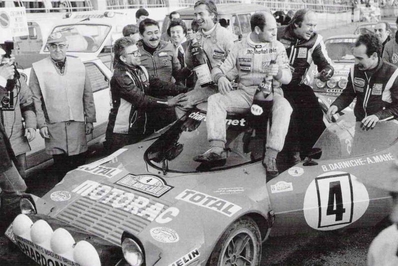 Bernard Darniche - Alain Mahé
47º Rallye Automobile de Monte-Carlo 1979. Lancia Stratos HF (TO R06880). Clasificado 1º.
Team Chardonnet

Del 20 al 26 de Enero, Monte-Carlo.
Superficie: asfalto - nieve - hielo.

El Rally tenia un total de 2554.00 km de los que 619.00 km divididos en 30 tramos eran especiales (1 de ellos fue cancelado SS13 St Barthelemy de 19 Km).

Se inscribieron 255 equipos, tomaron la salida 233, finalizaron 84.@
Palabras clave: Lancia;Stratos;Montecarlo;1979;Personajes