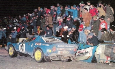 Bernard Darniche - Alain Mahé
47º Rallye Automobile de Monte-Carlo 1979. Lancia Stratos HF (TO R06880). Clasificado 1º.
Team Chardonnet

Del 20 al 26 de Enero, Monte-Carlo.
Superficie: asfalto - nieve - hielo.

El Rally tenia un total de 2554.00 km de los que 619.00 km divididos en 30 tramos eran especiales (1 de ellos fue cancelado SS13 St Barthelemy de 19 Km).

Se inscribieron 255 equipos, tomaron la salida 233, finalizaron 84.@
Palabras clave: Lancia;Stratos;Montecarlo;1979;Turini