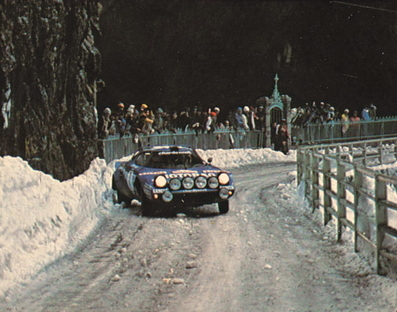 Bernard Darniche - Alain Mahé
47º Rallye Automobile de Monte-Carlo 1979. Lancia Stratos HF (TO R06880). Clasificado 1º.
Team Chardonnet

Del 20 al 26 de Enero, Monte-Carlo.
Superficie: asfalto - nieve - hielo.

El Rally tenia un total de 2554.00 km de los que 619.00 km divididos en 30 tramos eran especiales (1 de ellos fue cancelado SS13 St Barthelemy de 19 Km).

Se inscribieron 255 equipos, tomaron la salida 233, finalizaron 84.@
Palabras clave: Lancia;Stratos;Montecarlo;1979;Nieve