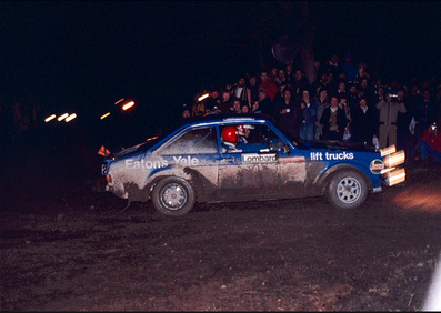 Hannu Mikkola - Arne Hertz
28º Lombard RAC Rally 1979. Ford Escort RS1800 MKII (WTW 569S). Clasificado 1º.

Del 18 al 21 de Noviembre, Chester, Inglaterra.
Superficie: tierra.

El Rally tenia un total de 2.120 km de los que 661.48 km divididos en 59 tramos eran especiales.

Se inscribieron 217 equipos, tomaron la salida 175, finalizaron 74.

[b]COPYRIGHT :[/b][url=lesashephotography.com] [b][u]lesashephotography.com.[/u][/b] [/url].
@
Palabras clave: ;Ford;Escort;Gran_Bretaña;RS1800;MKII;1979;RAC_Rally