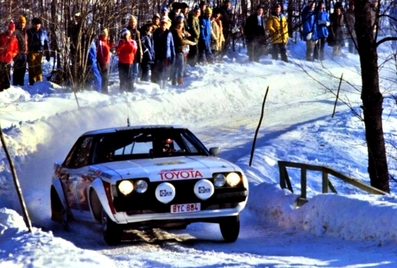 Leif Asterhag - Anders Gullberg
29º International Suecia Rally 1979. Toyota Celica 2000 GT (BYC-884). Abandonó por la junta de culata en SS11 Trehorningen - Borrsjon 1 de 22.00 km.

Del 16 al 18. de Febrero, Karlstad, Suecia.
Superficie: nieve - hielo. 

El Rally tenia un total de 1,445.00 Km de los que 630.00 Km divididos en 38 tramos eran especiales.

Se inscribieron 113 equipos, tomaron la salida 113, finalizaron 39.@
Palabras clave: Leif_Asterharg;Toyota;Celica;Suecia;nieve;1979;Nieve