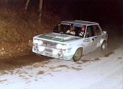Björn Waldegard - Hans Thorszelius
48º Rallye Automobile de Monte-Carlo 1980. Fiat 131 Abarth (TO R88538). Clasificado 3º.
Fiat Italia

Del 19 al 25 de Enero, Monte-Carlo.
Superficie: asfalto - nieve.

El Rally tenia un total de 3063.30 km de los que 695.30 km divididos en 33 tramos eran especiales, (4 de ellas fueron canceladas SS17 Pont du Fosse - Romette de 21 Km, SS20 Col du Corobin de 15 Km, SS32 Pont des Miolans - St Auban 2 de 24 Km y SS33 Roquesteron - Boyon 3 de 18 Km).

Se inscribieron 255 equipos, tomaron la salida 237, finalizaron 88.@
Palabras clave: Hans_Thorszelius;Fiat;Abarth;Montecarlo;1980