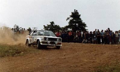 Attilio Bettega - Arnaldo Bernacchini
27º Acropolis Rally 1980. Fiat 131 Abarth (TO-P35975). Clasificado 8º.

Del 26 al 29 de Mayo, Atenas, Grecia.
Superficie: tierra.

El Rally tenia un total de 2743.86 km de los que 964 km divididos en 56 tramos eran especiales, (una de ellas fue cancelada SS55 Railway de 9,20 Km).

Se inscribieron 154 equipos, tomaron la salida 148, finalizaron 37.@
Palabras clave: ;Fiat;Abarth;Acropolis;Grecia;1980