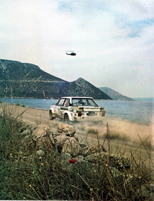 Attilio Bettega - Arnaldo Bernacchini
27º Acropolis Rally 1980. Fiat 131 Abarth (TO-P35975). Clasificado 8º.

Del 26 al 29 de Mayo, Atenas, Grecia.
Superficie: tierra.

El Rally tenia un total de 2743.86 km de los que 964 km divididos en 56 tramos eran especiales, (una de ellas fue cancelada SS55 Railway de 9,20 Km).

Se inscribieron 154 equipos, tomaron la salida 148, finalizaron 37.@
Palabras clave: ;Fiat;Abarth;Acropolis;Grecia;1980