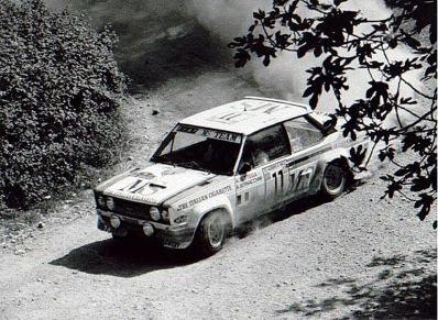 Attilio Bettega - Arnaldo Bernacchini
27º Acropolis Rally 1980. Fiat 131 Abarth (TO-P35975). Clasificado 8º.

Del 26 al 29 de Mayo, Atenas, Grecia.
Superficie: tierra.

El Rally tenia un total de 2743.86 km de los que 964 km divididos en 56 tramos eran especiales, (una de ellas fue cancelada SS55 Railway de 9,20 Km).

Se inscribieron 154 equipos, tomaron la salida 148, finalizaron 37.@
Palabras clave: ;Fiat;Abarth;Acropolis;Grecia;1980